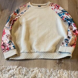 SHEIN Cream Quilted Top with Floral Sleeves